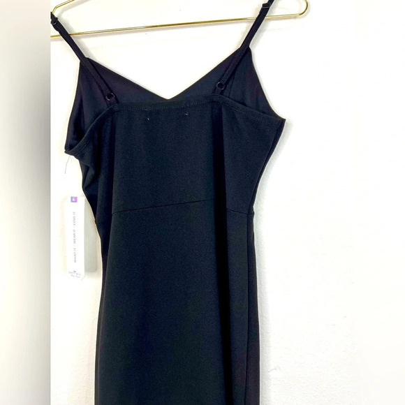 🆕 Almost Famous Black Sleeveless Dress with Bottom Lace Accent - Picture 8 of 10